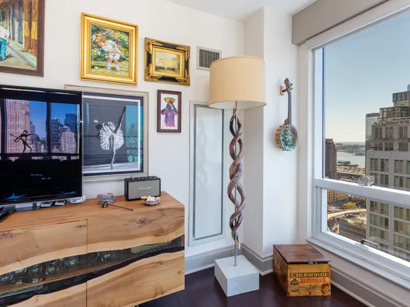 350 West 42nd Street image 6 of 8