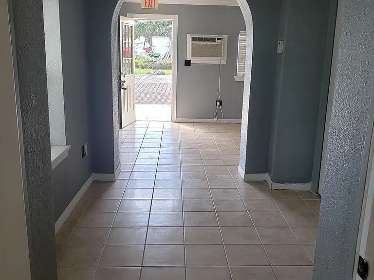 1011 S Hopkins Ave #B — Photo 9