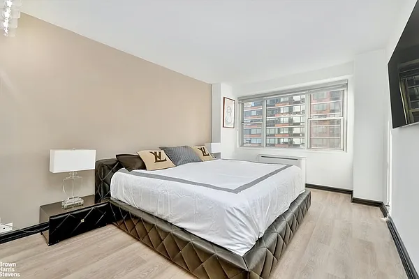 Rented by Brown Harris Stevens | media 18
