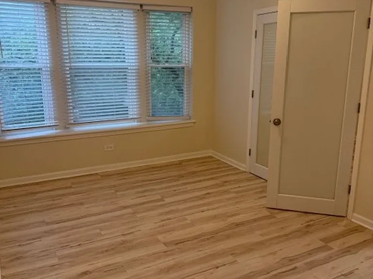 Where Convenience Meets Comfort Updated 23 Beds by the Morse Red Line — Photo 5