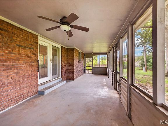 5th image of 610 Laurel Dr