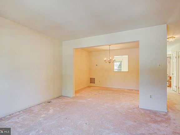 5th image of 8037 Sky Blue Dr