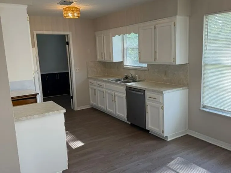 2375 Kirkwall St — Photo 5