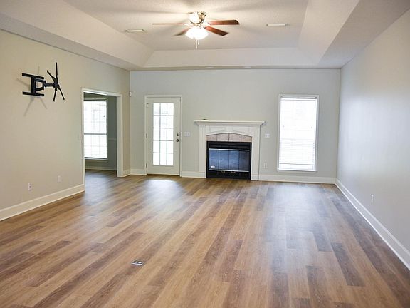 3rd image of 213 Inglewood Dr