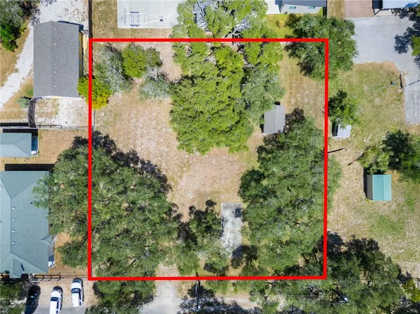 606 N 4th St, Fulton, TX 78358