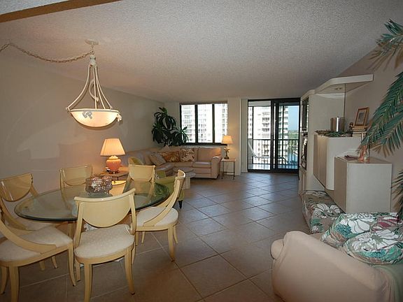 Living/dining room