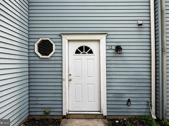 3rd image of 12 Hewitt Ln