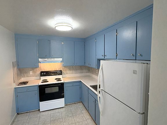 3rd image of 73 Lausanne Ave APT 1