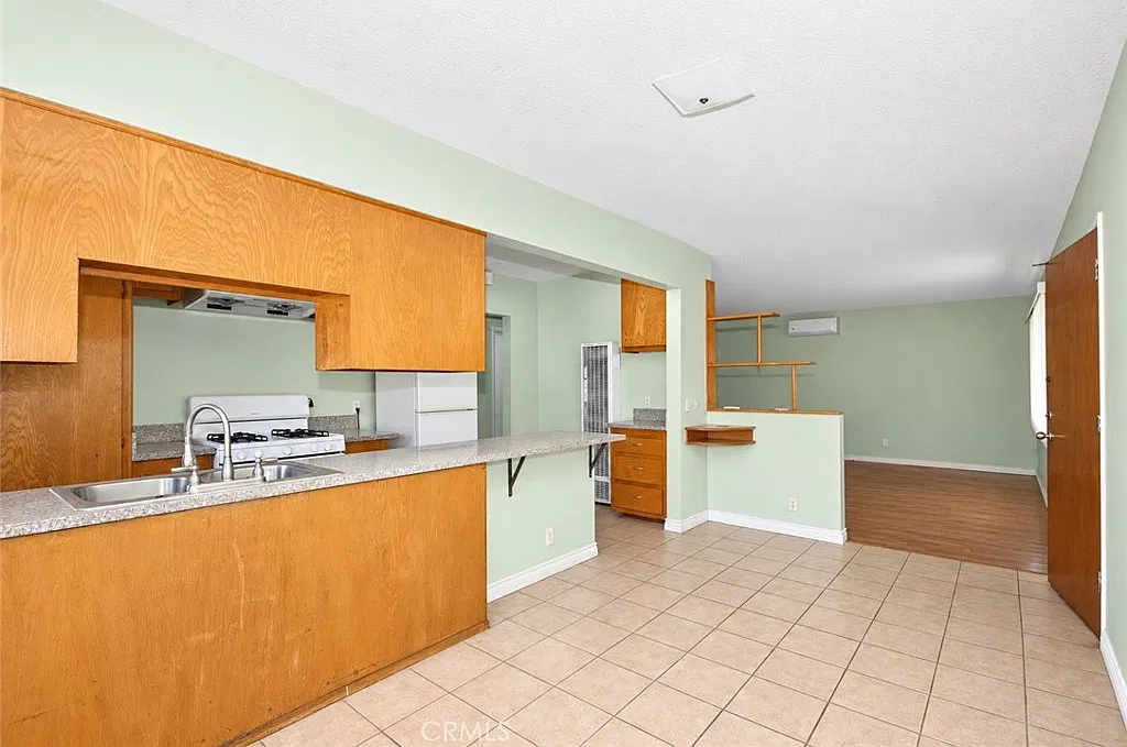 2 bed, 800 sqft, $1,950 — Photo 3