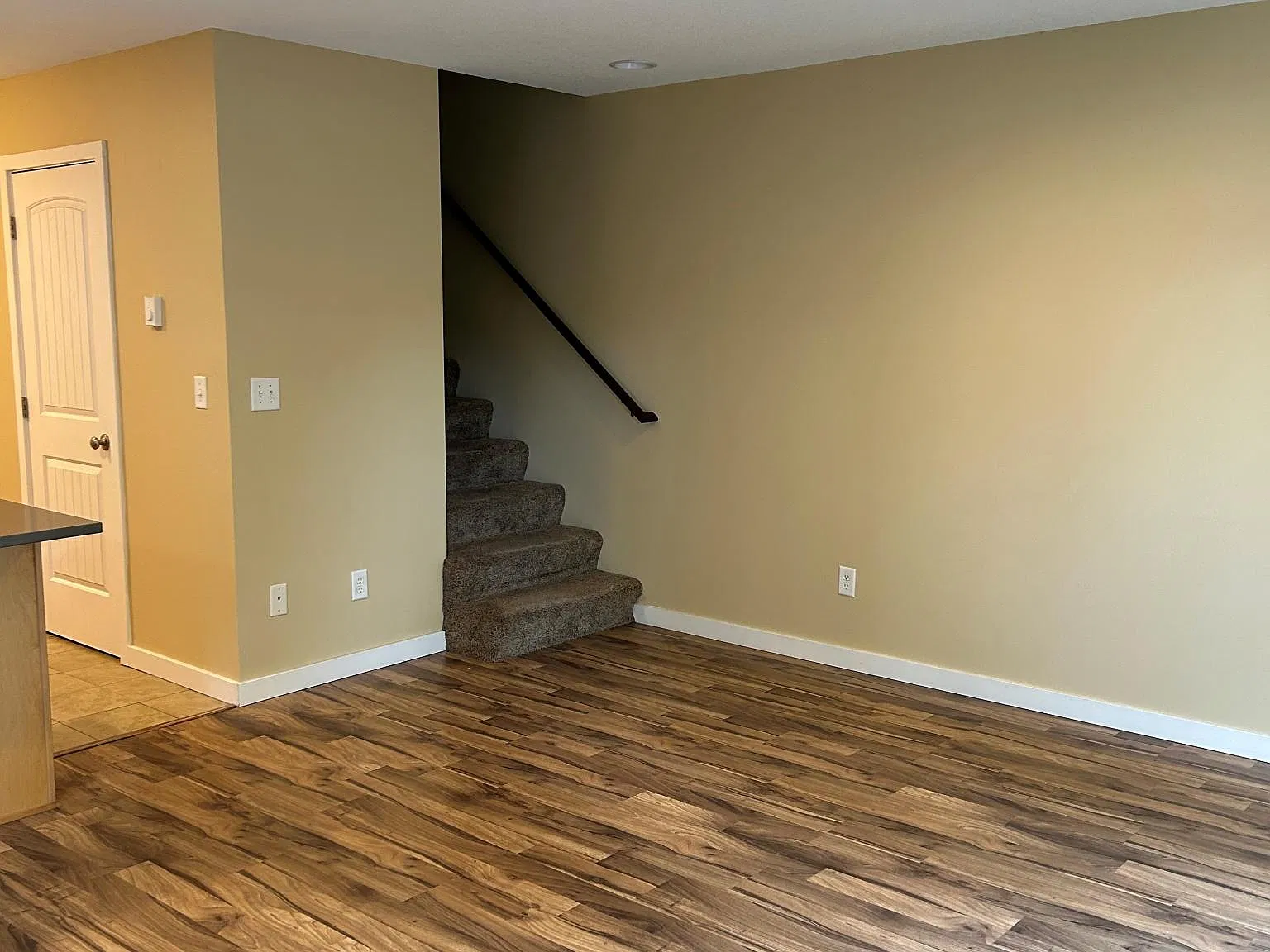 3 bed, 2.5 bath, 1250 sqft, $2,100 — Photo 3