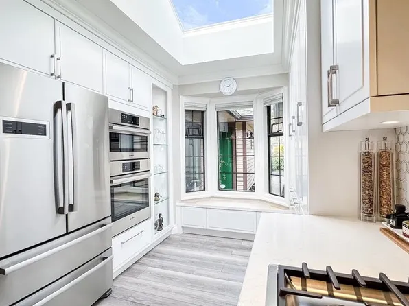 15148 20th Ave #4, Surrey, BC V4A 8S1