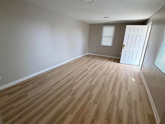 4th image of 1610 Carpenter Street