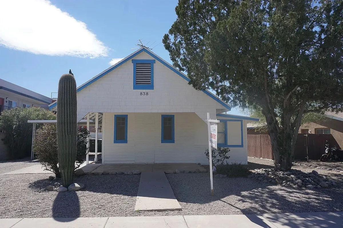 Building Photo - 838 E Adams St #1