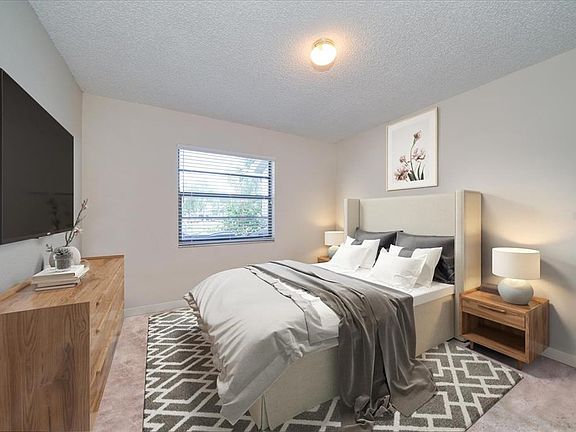 3rd image of 1133 Somerset Cir S