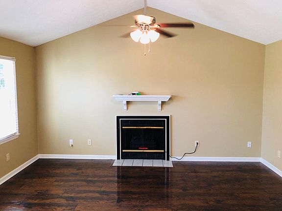 5th image of 301 Blue Spruce Ct