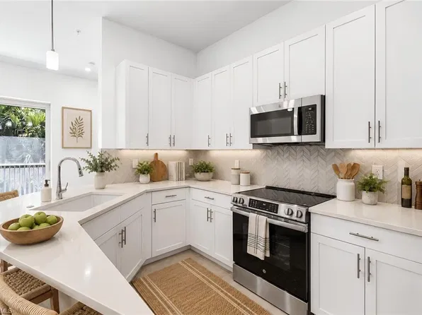 286 Indies DR E #202, NAPLES, FL 34114