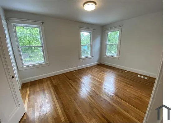5208 Dix St NE — Photo 5