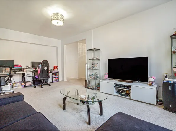 67-40 Yellowstone Boulevard image 6 of 19