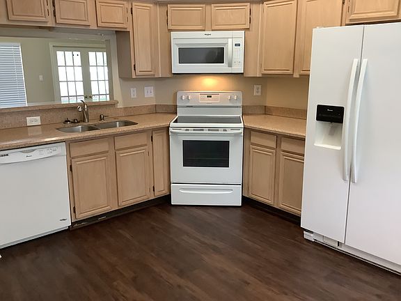 2nd image of 918 Clover Hill Ln
