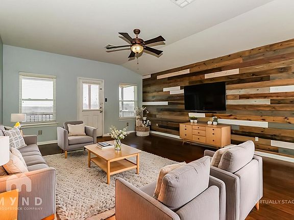 2nd image of 286 Nandina Dr