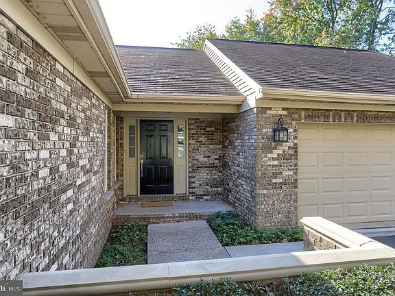 3rd image of 3931 Grace Rd