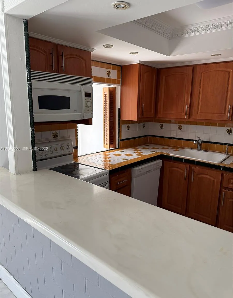 Avila South Condo — Photo 4
