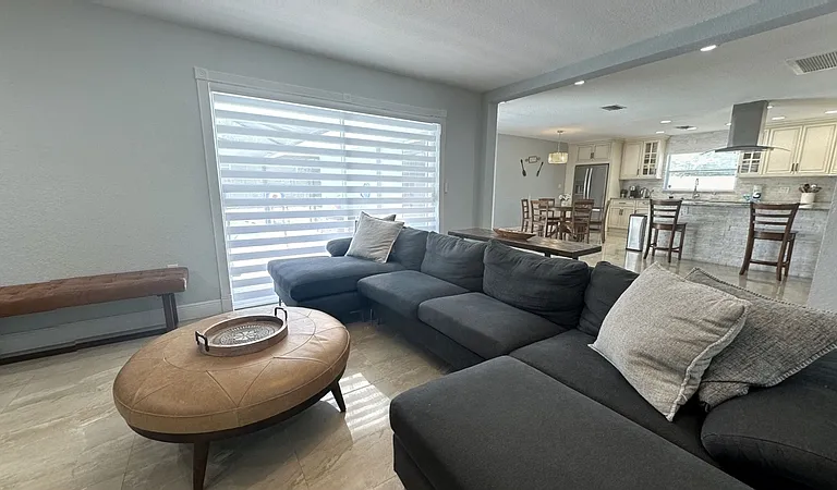 2558 Rosery Rd E — Photo 9