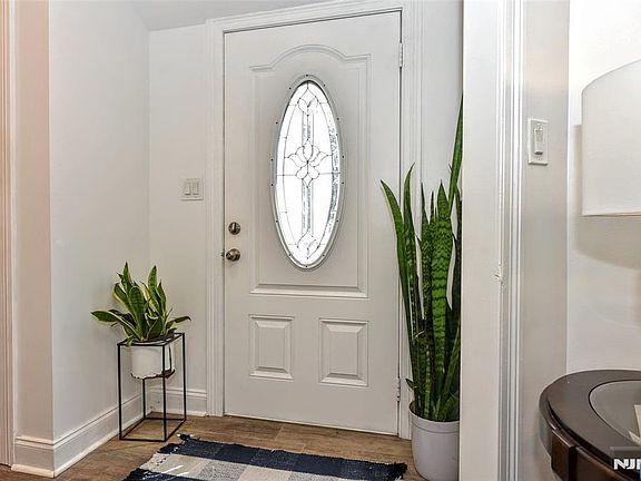 3rd image of 347 Forest Avenue
