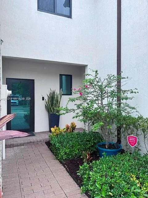 3 bed, 2.5 bath, 1378 sqft, $3,600 — Photo 3