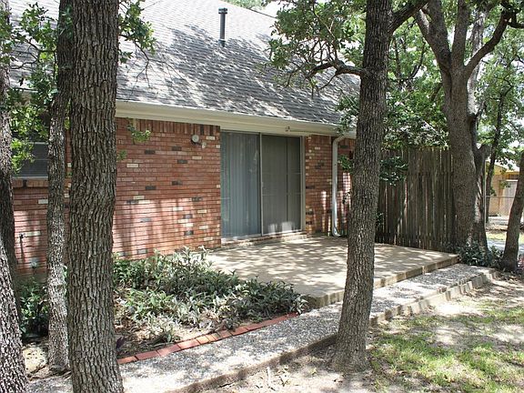 3rd image of 1102 Neal Pickett Dr