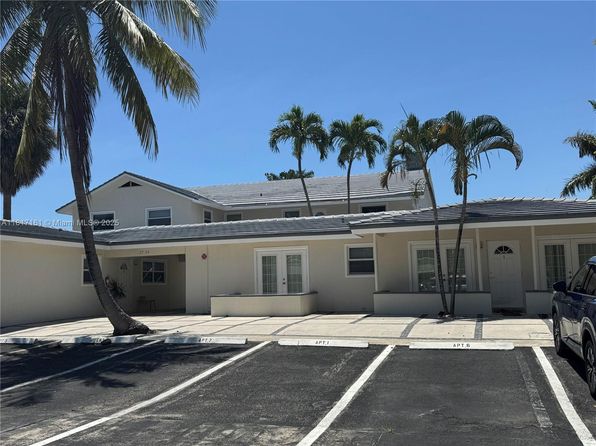2724 NE 15th St APT 4