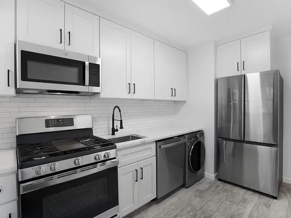 220-74 75th Ave Floor 1, Oakland Gardens, NY 11364