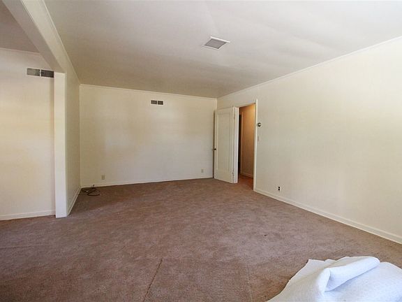 4th image of 1113 N Cedar St