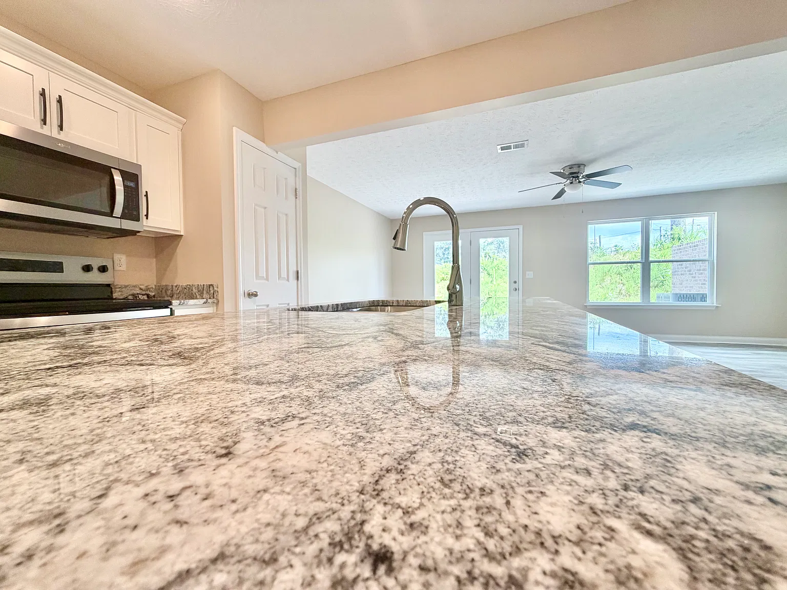 3 bed, 2.5 bath, $1,850 — Photo 4