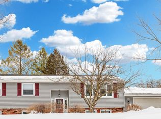 W282N6560 Irving Pl, Hartland, WI 53029