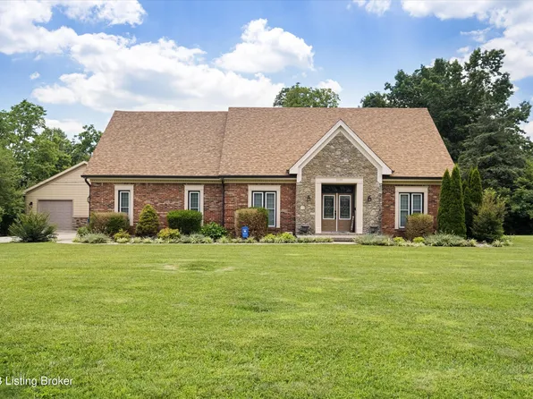 3100 Pin Oak Dr, La Grange, KY 40031