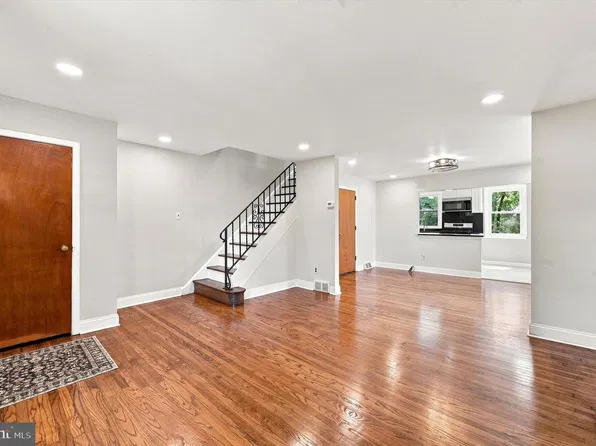 327 Greenwood Rd, Sharon Hill, PA 19079