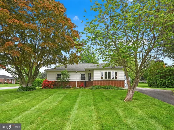 313 Crestline Dr, Willow Street, PA 17584