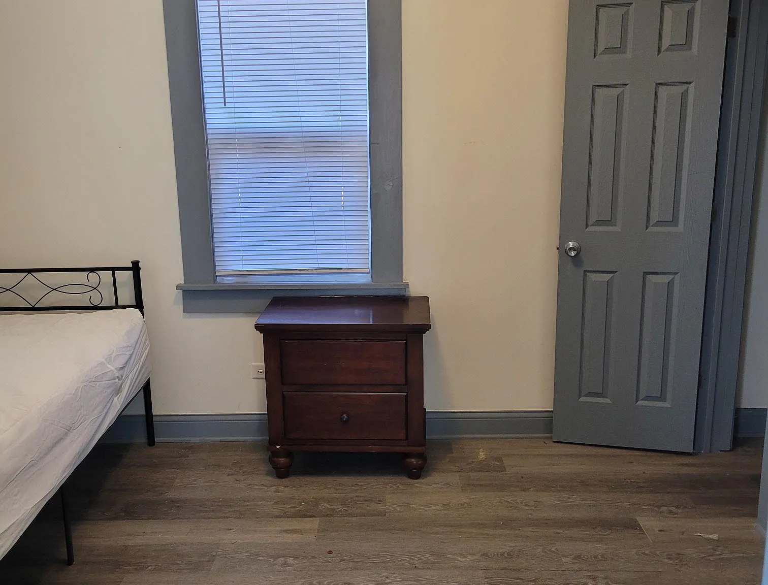 2 bed, 1.0 bath, 763 sqft, $1,048 — Photo 1