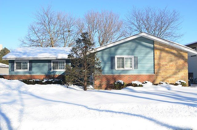 1st image of 225 Fleetwood Ln