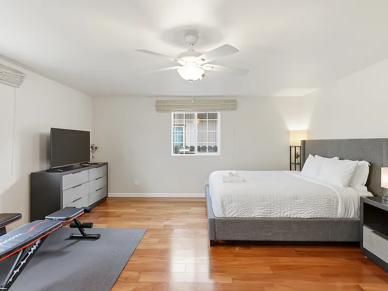609 Stanford Ave — Photo 4