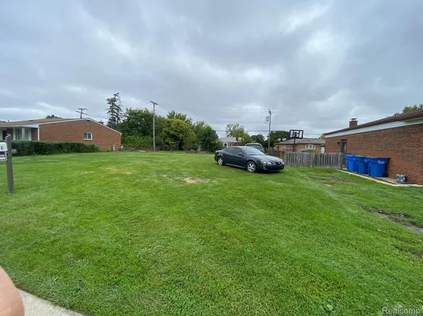 12291 E Eleven Mile Rd, Warren, MI 48093