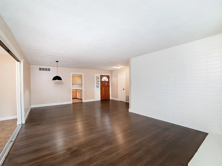 2958 Gramercy St — Photo 6