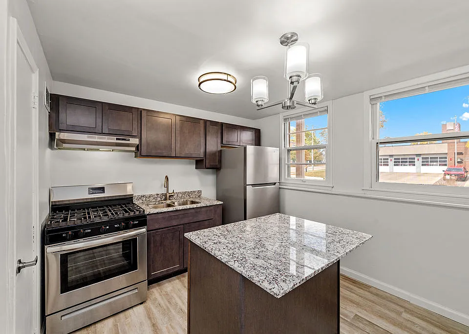 123 2nd St NW