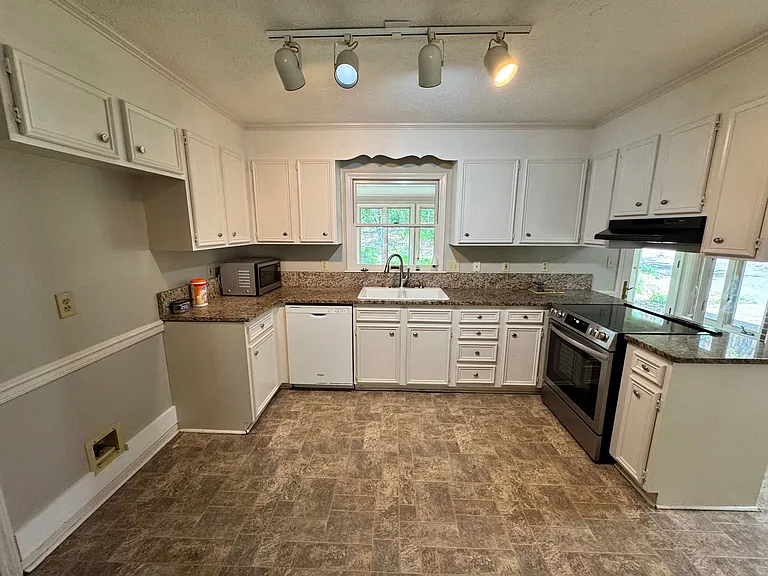 1407 June Rd — Photo 31