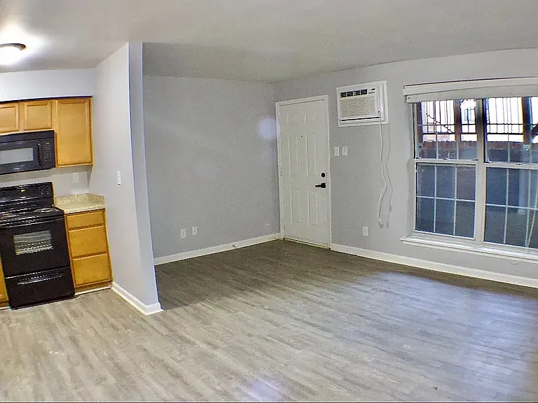 218 N Broadway St #4 — Photo 7