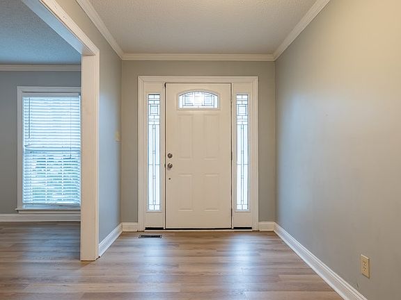 4th image of 1217 Lake Dr