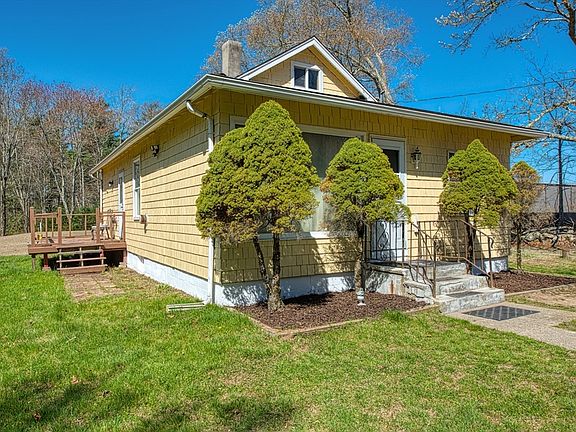 3rd image of 82 Braley Rd