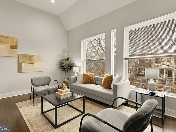 3rd image of 1605 F St NE APT 4