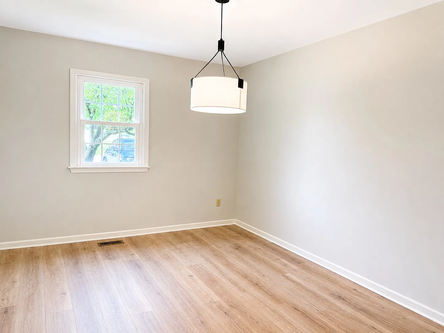 2 bed, 1952 sqft, $2,700 — Photo 4
